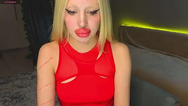 Luna_Beverly Adlı Modelin Canlı XXX Sohbeti