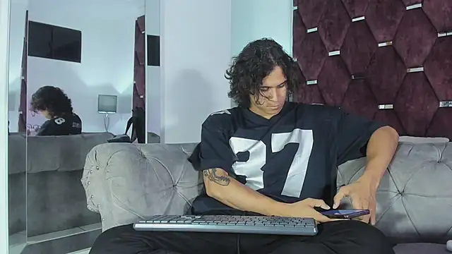 TonyBenedetti: απευθείας συνομιλία ΧΧΧ