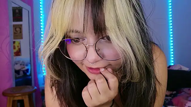 ZoeyDoll_ Show in webcam