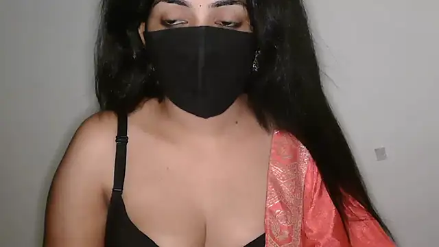 Reddy_Trisha Adlı Modelin Canlı XXX Sohbeti