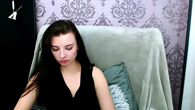 DominantLuna élő XXX-chatje