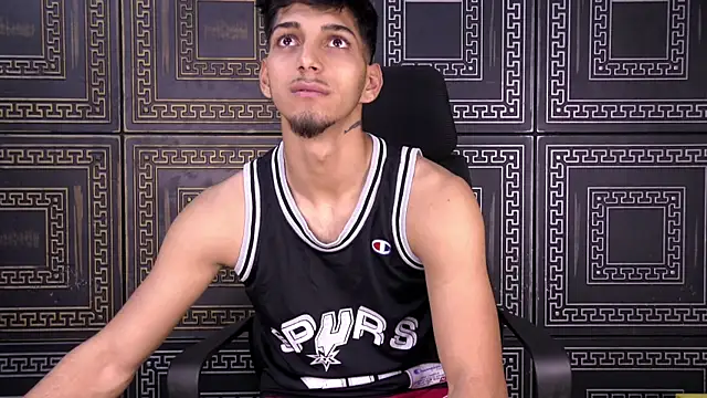 DanteRafaelo: διαδικτυακό σόου στην κάμερα