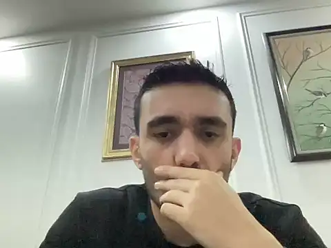 AslanGenc_34: διαδικτυακό σόου στην κάμερα