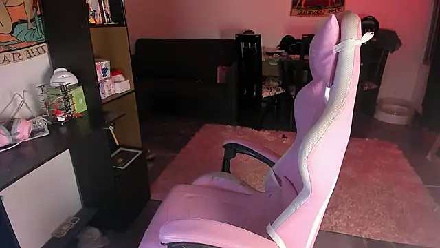 Loona_s: διαδικτυακό σόου στην κάμερα