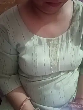 Gujju_bhabhi69's Live XXX Chat