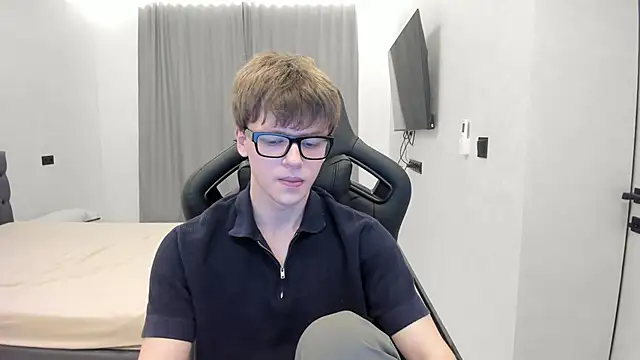 Show modela bonekoambalabu na web-kameri