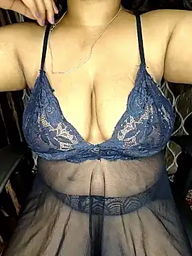 Curvy_Pooja Show in webcam