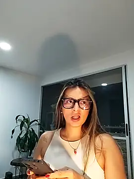 AnnySanz 现场XXX聊天