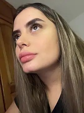 Miss_valeriaa Adlı Modelin Canlı XXX Sohbeti