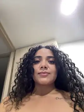 Curlyierr live XXX chat