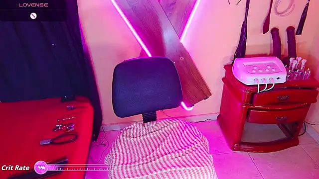 Mrblackpetiteblonde2's Live XXX Chat