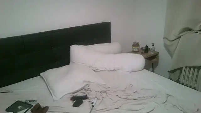 samia42 Show in webcam