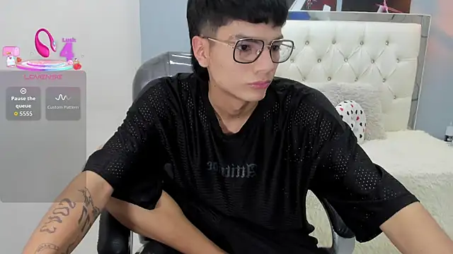 Онлайн чат XXX Noha_scott