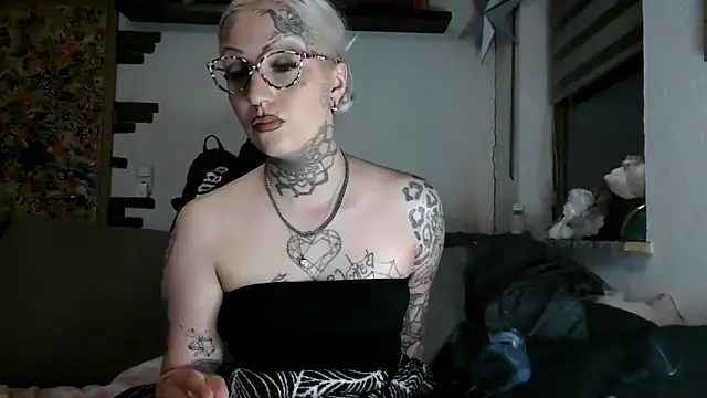 RoxxyInk Adlı Modelin Canlı XXX Sohbeti