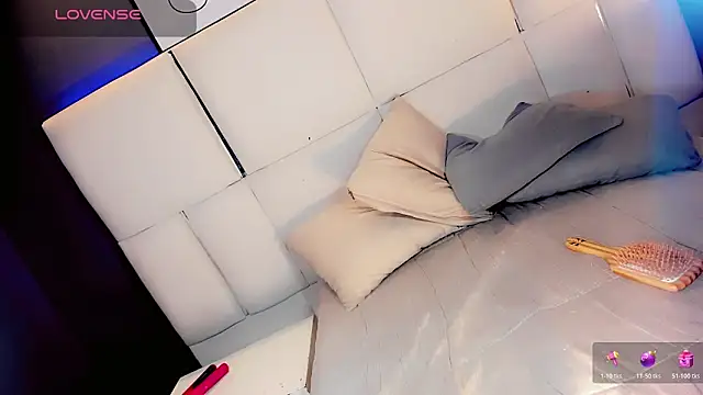 Show modela Kornylovee na web-kameri