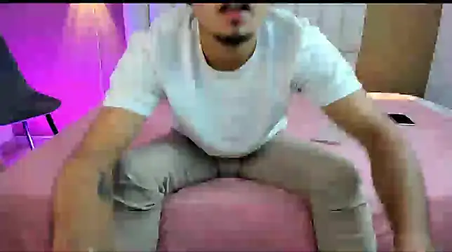 Noah_Smith01: διαδικτυακό σόου στην κάμερα