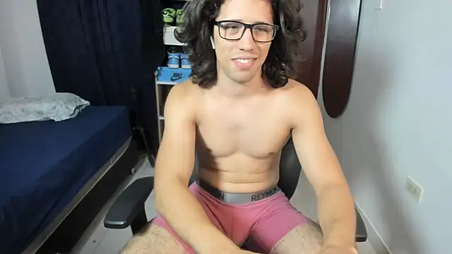 Show modela itstonnyX na web-kameri