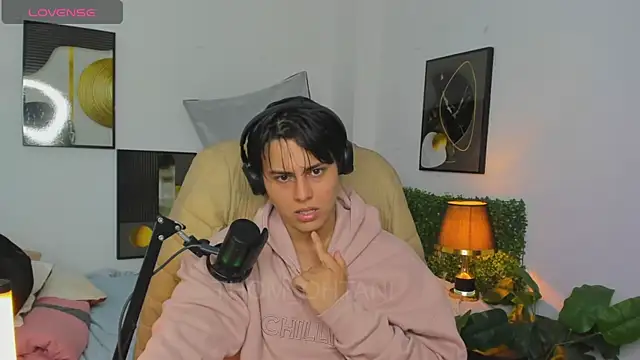 Živý XXX chat Thom_Ohtani