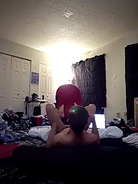 Pokazy przed kamerką – SexyAssPosingGuy