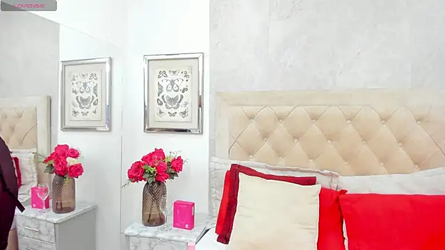 KimberlyBigBoobs' Live XXX Chat