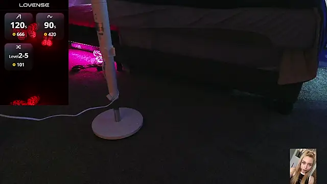 Živý XXX chat Blondiewithanass