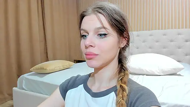 Mila_Polly_and_Forester_ élő XXX-chatje