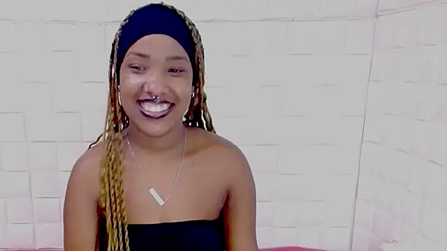 EroticSexyPrada Adlı Modelin Canlı XXX Sohbeti