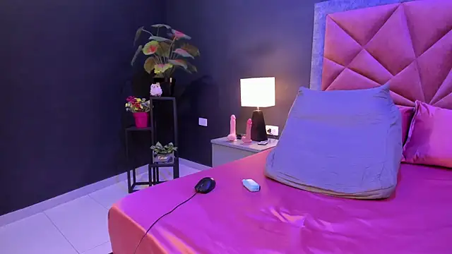 mia_milff: онлайн-секс-чат