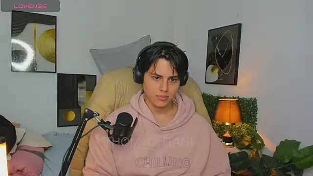 Živý XXX chat Thom_Ohtani