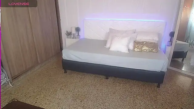 IvyShine7 Adlı Modelin Canlı XXX Sohbeti