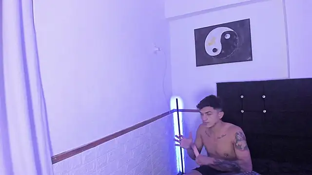 BabyTiago webcam show