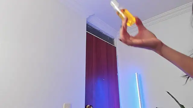 canelleGarces: онлайн-секс-чат