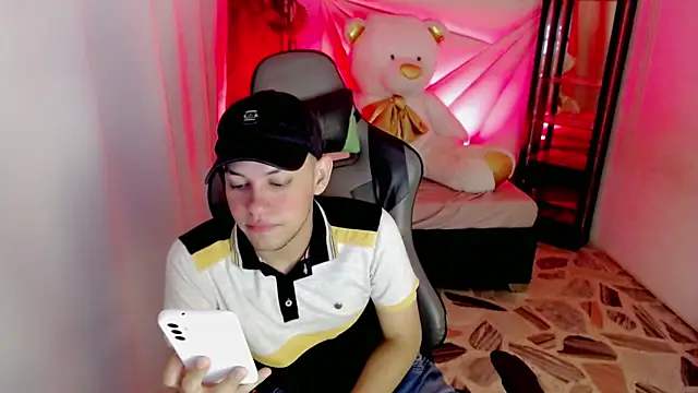 Top_and_bottom Show Webcam