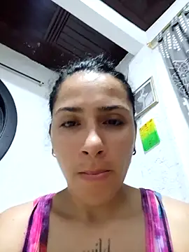 Chat XXX en directo de Little_Doll25