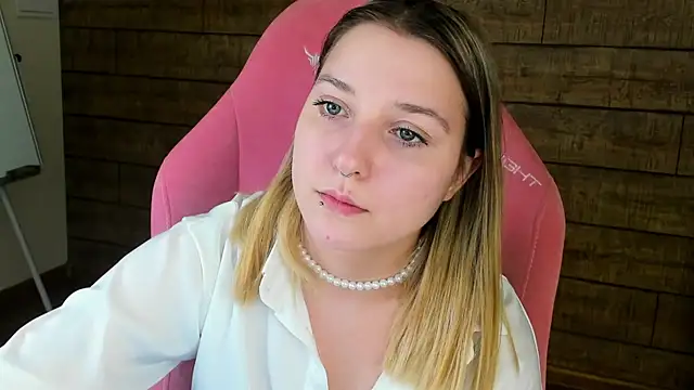 TinnaBurton: онлайн-секс-чат