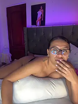 ema_zoe's Live XXX Chat