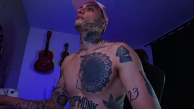 Ryuk_it: διαδικτυακό σόου στην κάμερα