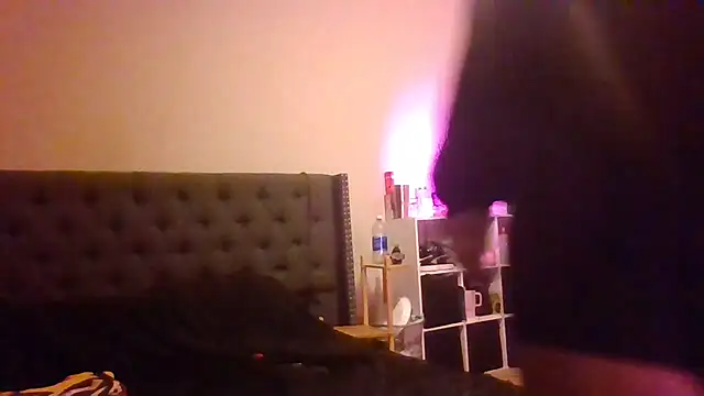 Chat XXX en directo de 1n0nlythroat