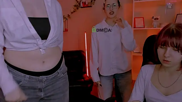 nikole_kitt Show in webcam