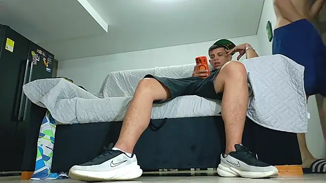 แชท XXX สดของ Party_Straight