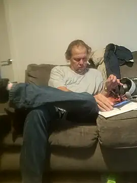 yourMasterisBoredn Live XXX chat