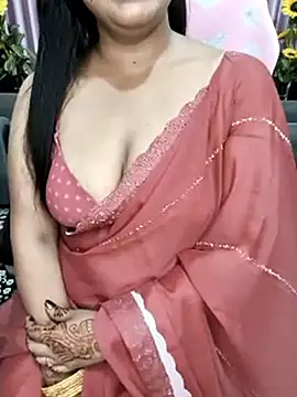 Curvy_Nayara: διαδικτυακό σόου στην κάμερα