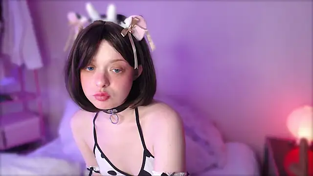 KatieMelone élő XXX-chatje