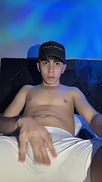 Show modela michaell_twinkk na web-kameri