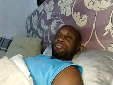 Stallion100のライブXXXチャット