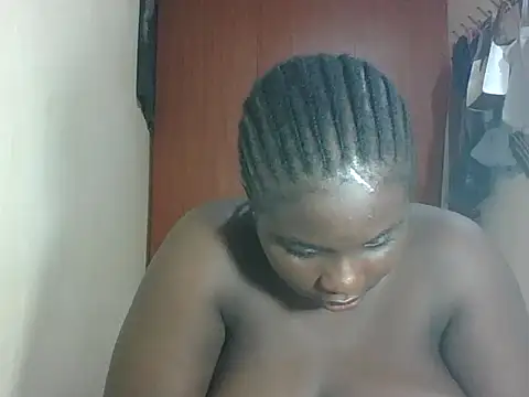 hotebbbyy webcam show