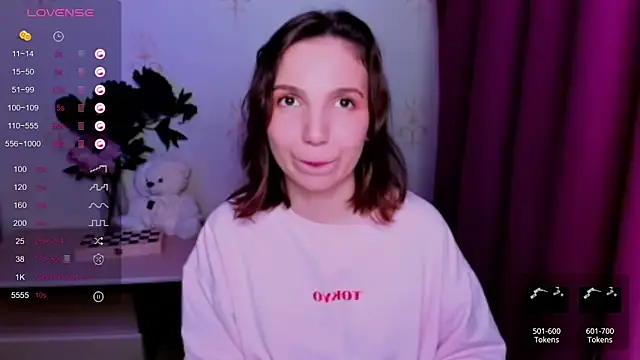 Chat XXX en directo de KindHazelHere_