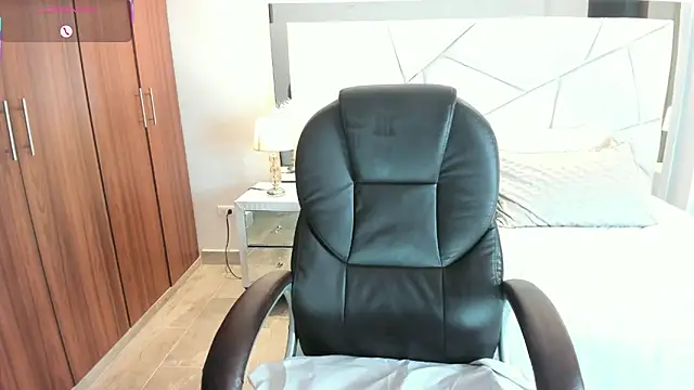 XXX chat uživo modela Natasha_Kiim_