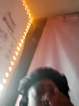 Elmolanay 现场XXX聊天