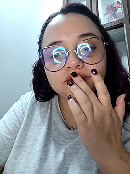 Show de CURVY-HORNY na webcam